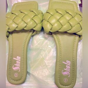 FINAL PRICE💚SOLD OUT ONLINE NWT Women Braided Design Slide Sandals size 8
